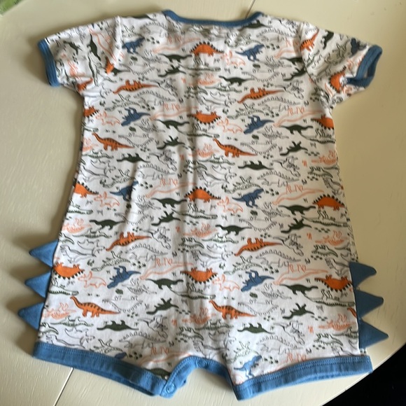Carters one piece short outfit with dinosaurs size 18 months - Picture 6 of 6